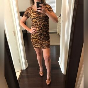 DVF Diane Von Furstenberg Silk Animal Print Tunic Dress Size 2 / XS.